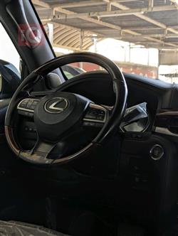 لێکزس LX